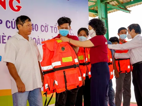 Chương trình “An toàn cho ngư dân nghèo, khó khăn” năm 2022 đạt tổng trị giá 45,2 tỷ đồng