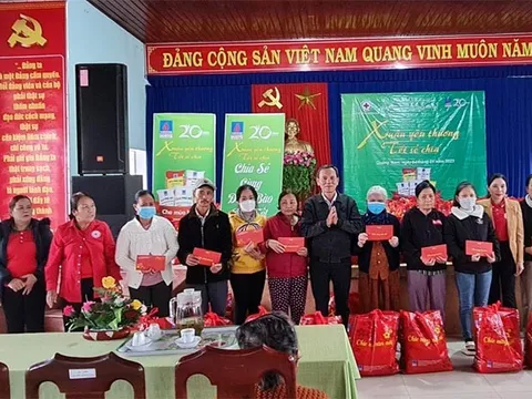Chương trình ‘Xuân yêu thương - Tết sẻ chia’ đến với bà con nghèo Quảng Nam