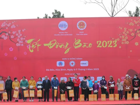 Tết đến sớm với đồng bào Đà Bắc