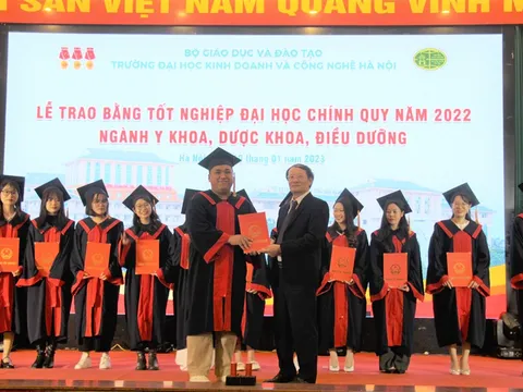 Trường Đại học Kinh doanh và Công nghệ Hà Nội: Trao bằng tốt nghiệp cho gần 300 sinh viên thuộc khối Sức khỏe