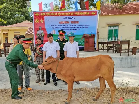 Tạo sinh kế bền vững cho đồng bào thoát nghèo