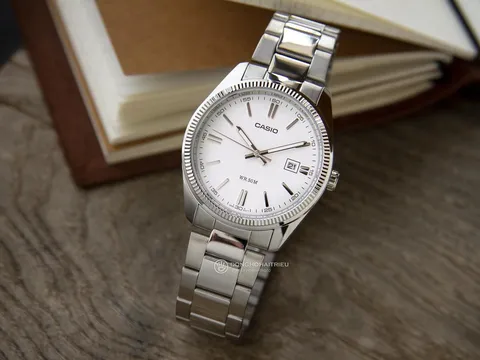 Đồng hồ Casio Water Resist 50m, 100m là gì, giá bao nhiêu?