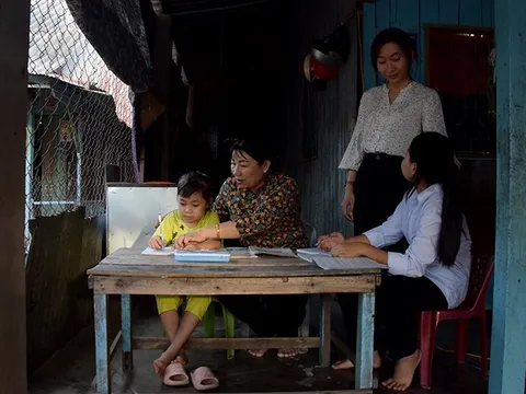 Ấm áp tình thương “mẹ đỡ đầu”
