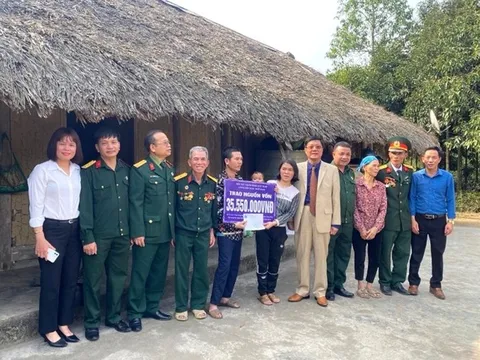 Làng Hữu Nghị Việt Nam hỗ trợ vốn cho người hoàn cảnh khó khăn