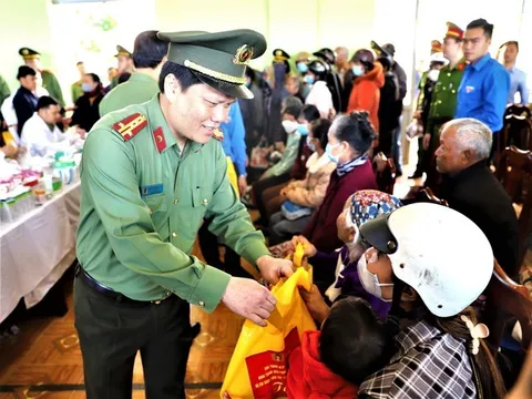 Gần một tỷ đồng hỗ trợ người dân biên giới Đắk Nông