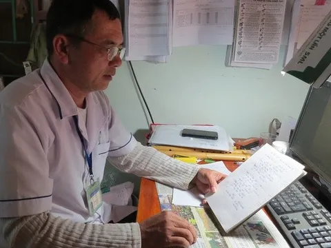 Phó trạm y tế xã bán bò, vay tiền mua ô tô để chở bệnh nhân đi cấp cứu với giá 0 đồng