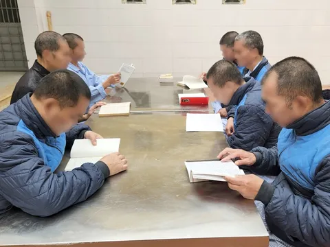 Khi yêu thương bật lên thành tiếng hát