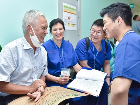 40 bệnh nhân nghèo được thay miễn phí khớp háng nhân tạo