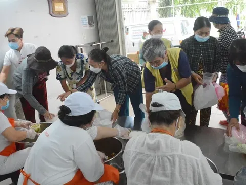 “Bếp yêu thương” tại Bệnh viện Chợ Rẫy: Mỗi ngày cung cấp 4.500 suất ăn miễn phí