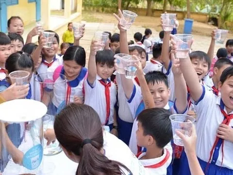 Phát động chương trình “Nước uống sạch cho trẻ em”
