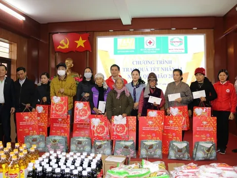 Hải Phòng: Trao tặng 465 suất quà cho các hộ dân có hoàn cảnh khó khăn