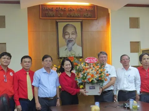 Đoàn công tác Hội Chữ thập đỏ Việt Nam thăm và làm việc với Thường trực Tỉnh ủy Khánh Hòa