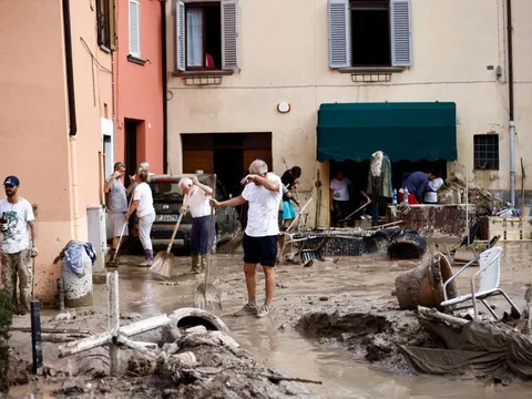 Mưa lũ càn quét miền Trung nước Ý, ít nhất 10 người thiệt mạng
