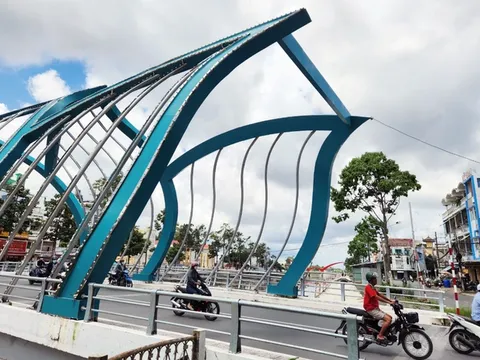 TP Sóc Trăng dự kiến chi 15 tỉ đồng xây dựng cặp tượng ‘cá chép hóa rồng’