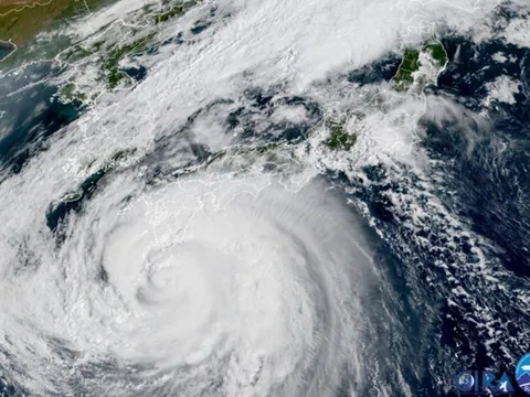 Siêu bão Nanmadol xuyên thẳng vào Nhật Bản, gần 2 triệu dân phải sơ tán