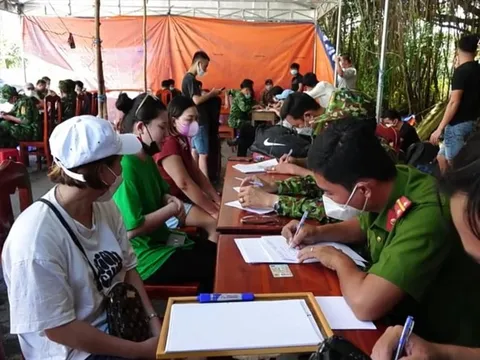 Hàng trăm lao động tự do ở Campuchia xin về nước qua cửa khẩu Mộc Bài