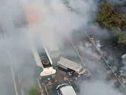 Khói đốt rơm rạ gây tai nạn liên hoàn, hàng chục người thương vong