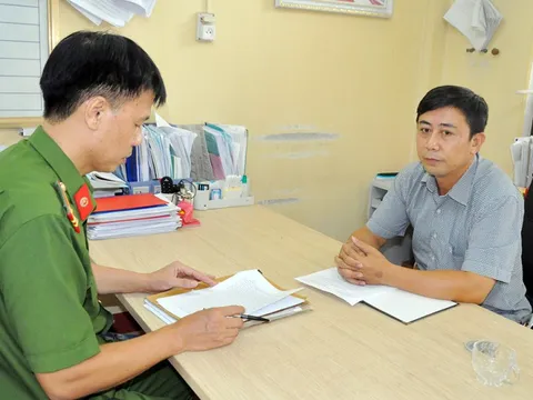 Khởi tố hiệu trưởng, kế toán trường tiểu học lập khống danh sách hỗ trợ học sinh nghèo