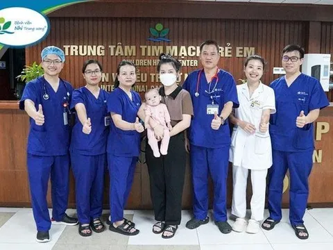Cha mẹ lặn lội 'xuyên biên giới' đưa con sang Việt Nam nhờ bác sỹ cứu mạng