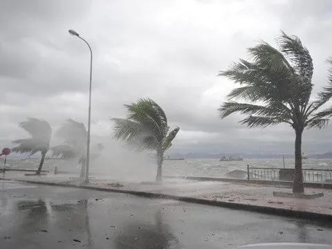 Áp thấp nhiệt đới hướng về Biển Đông, có thể mạnh lên thành bão