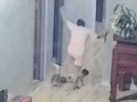 Vụ bé trai bị mẹ ruột đạp gãy xương đùi: Người mẹ có dấu hiệu trầm cảm sau sinh