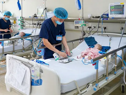 Trẻ mắc virus Adeno tăng đột biến, Bộ Y tế tiến hành họp khẩn