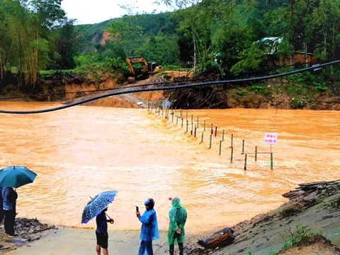 Quảng Nam cấp 220 tấn gạo cho người dân vùng nguy cơ bị cô lập khi bão số 4 Noru đổ bộ