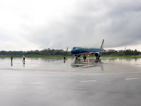 Đóng cửa 10 sân bay, tàu hỏa dừng cấp tốc trước giờ siêu bão Noru đổ bộ