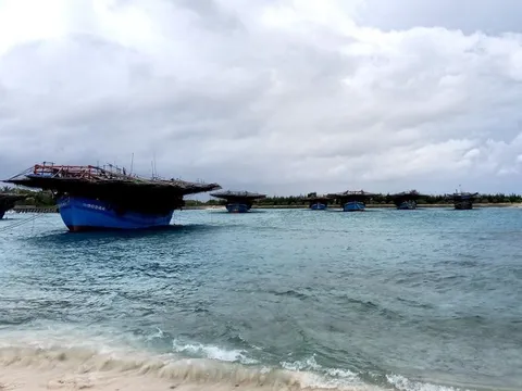 Hơn 1.500 ngư dân đang trú bão Noru ở huyện đảo Trường Sa