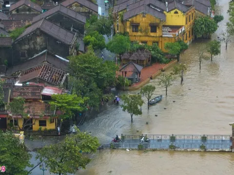 Miền Trung mưa to đến rất to, lũ trên các sông đang lên