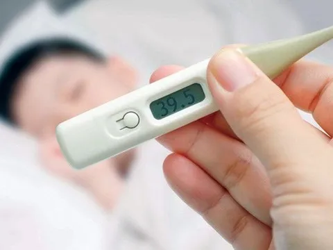 Những cách giúp hạ sốt tại nhà