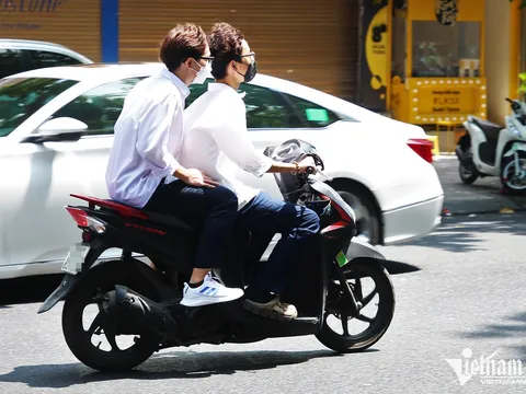 Học sinh cấp 2-3 lái xe máy bị phạt nặng thế nào?