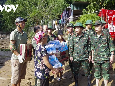 Người dân bị lũ quét: "Chúng tôi không chết đói nhờ có các chú bộ đội cứu trợ"