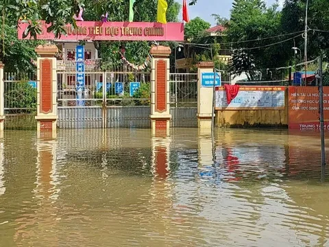 Nước lũ dâng cao, hơn 1.000 học sinh Thanh Hóa phải nghỉ học