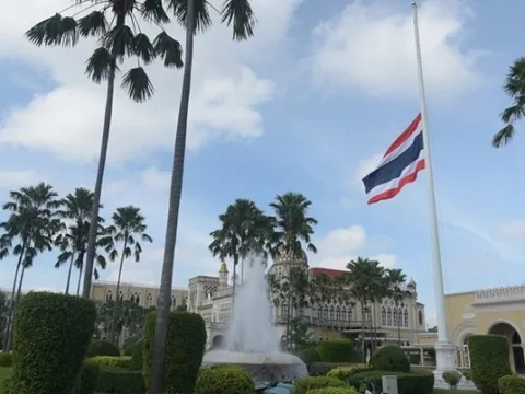 Thái Lan treo cờ rủ, tưởng niệm các nạn nhân vụ thảm sát nhà trẻ kinh hoàng