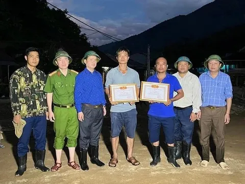 Chủ tịch nước gửi thư khen những tấm gương dũng cảm cứu người trong lũ