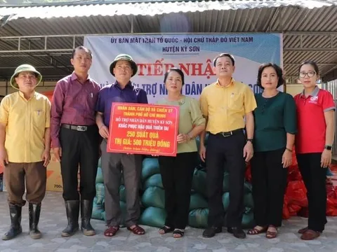 TPHCM trao hơn 2 tỷ đồng hỗ trợ tỉnh Nghệ An khắc phục hậu quả lũ ống