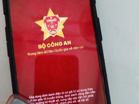 Từ 20/10, người dân có thể xuất trình tài khoản định danh điện tử thay CCCD gắn chip