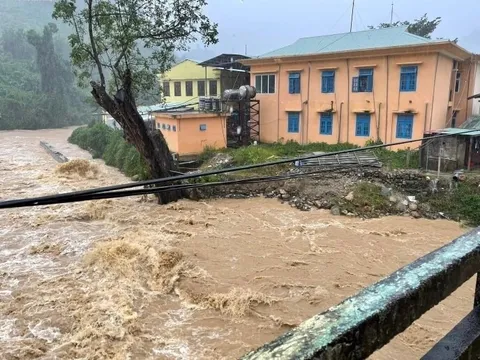 Đã tìm thấy thi thể người đàn ông mất tích khi cứu cháu nhỏ trong lũ