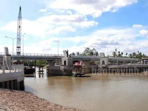 Trà Vinh: Công bố tình huống khẩn cấp sự cố sạt lở các đoạn đê ở huyện Cầu Kè