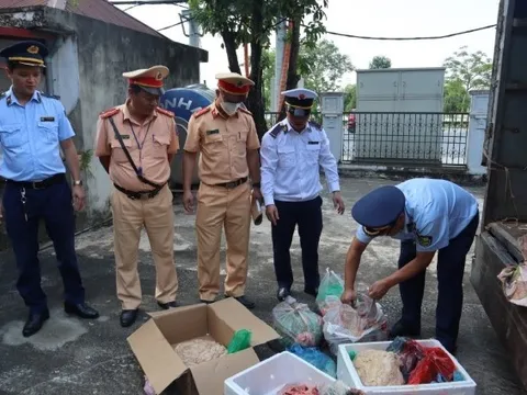 Phát hiện gần 100 kg nội tạng động vật bốc mùi hôi thối đang trên đường đi tiêu thụ