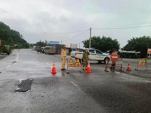 Mưa lũ hư hỏng nặng trên các tuyến giao thông, Phú Yên xin công bố tình trạng khẩn cấp