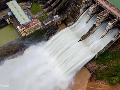 Thủy điện miền Trung xả nước, chuẩn bị cho đợt mưa kéo dài sắp tới
