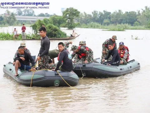 Campuchia kêu gọi người dân cảnh giác với lũ sau vụ lật thuyền làm 10 học sinh tử nạn
