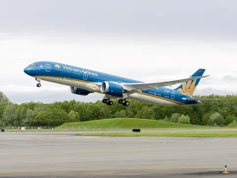 Hủy hàng loạt chuyến bay do ảnh hưởng của bão số 5