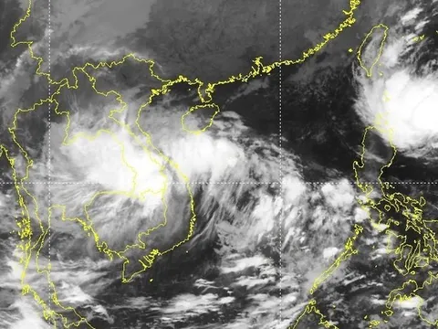 Áp thấp nhiệt đới đổ bộ đất liền khu vực Quảng Nam - Quảng Ngãi