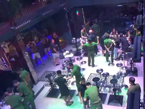 Đánh sập nhiều cơ sở kinh doanh ma túy núp bóng quán bar, vũ trường