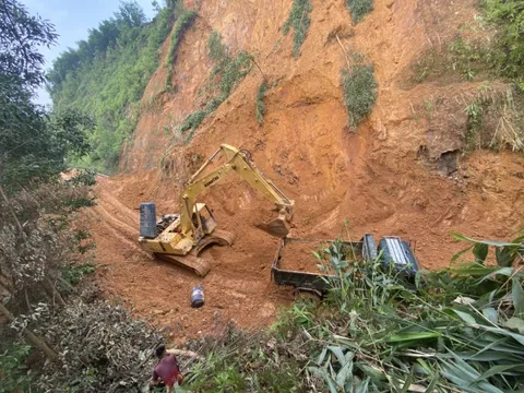 Thừa Thiên - Huế: Đóng quốc lộ 49A để khắc phục sạt lở đất