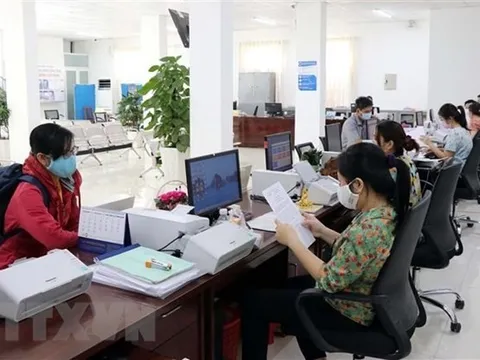 Quy định về nghỉ hưu ở tuổi cao hơn đối với cán bộ, công chức quản lý