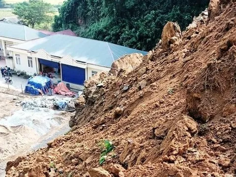 Thanh Hóa: Sạt lở đất, trường mầm non đang xây dựng nguy cơ bị vùi lấp